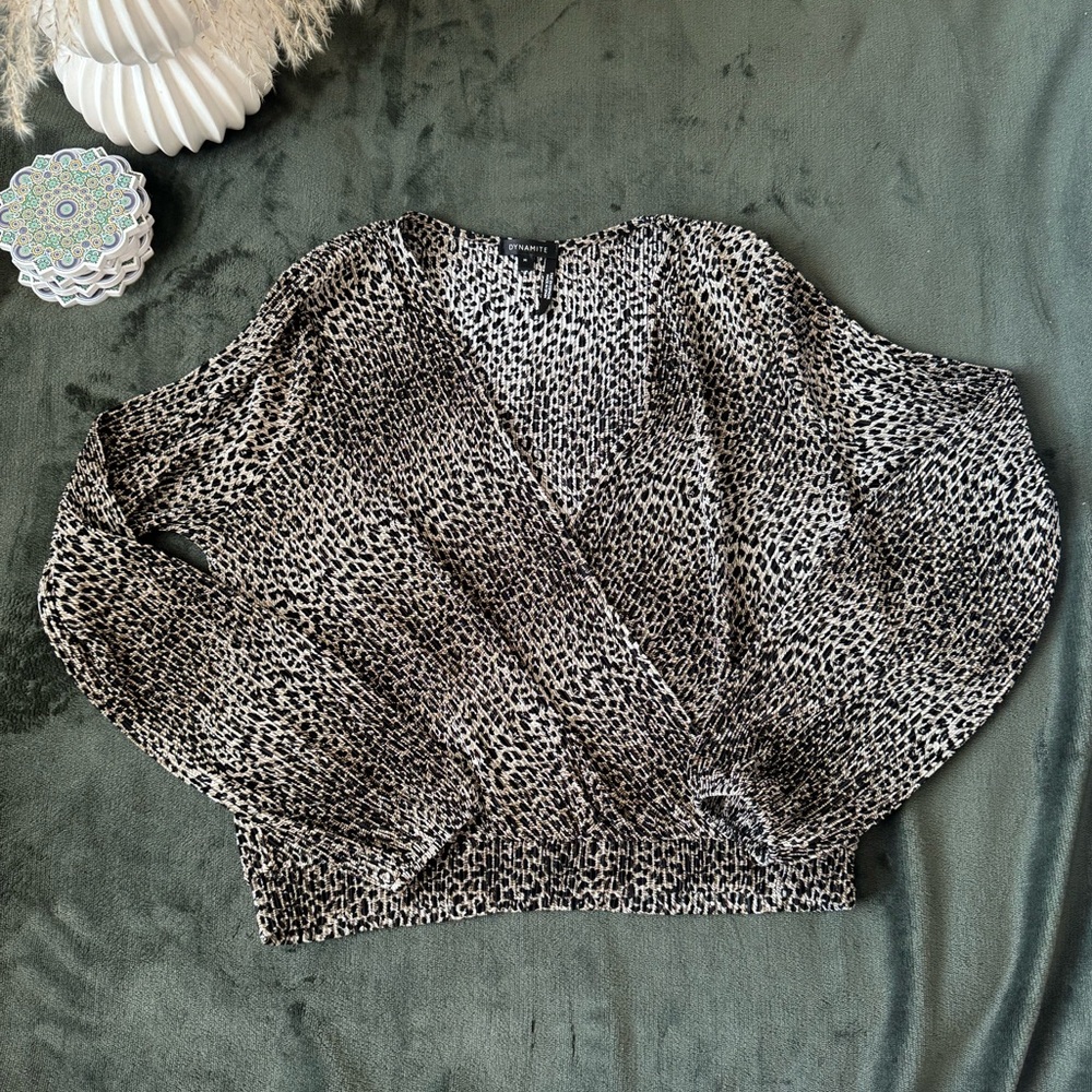 Dynamite Textured Wrap Top – Size Medium Leopard Print Women's Top